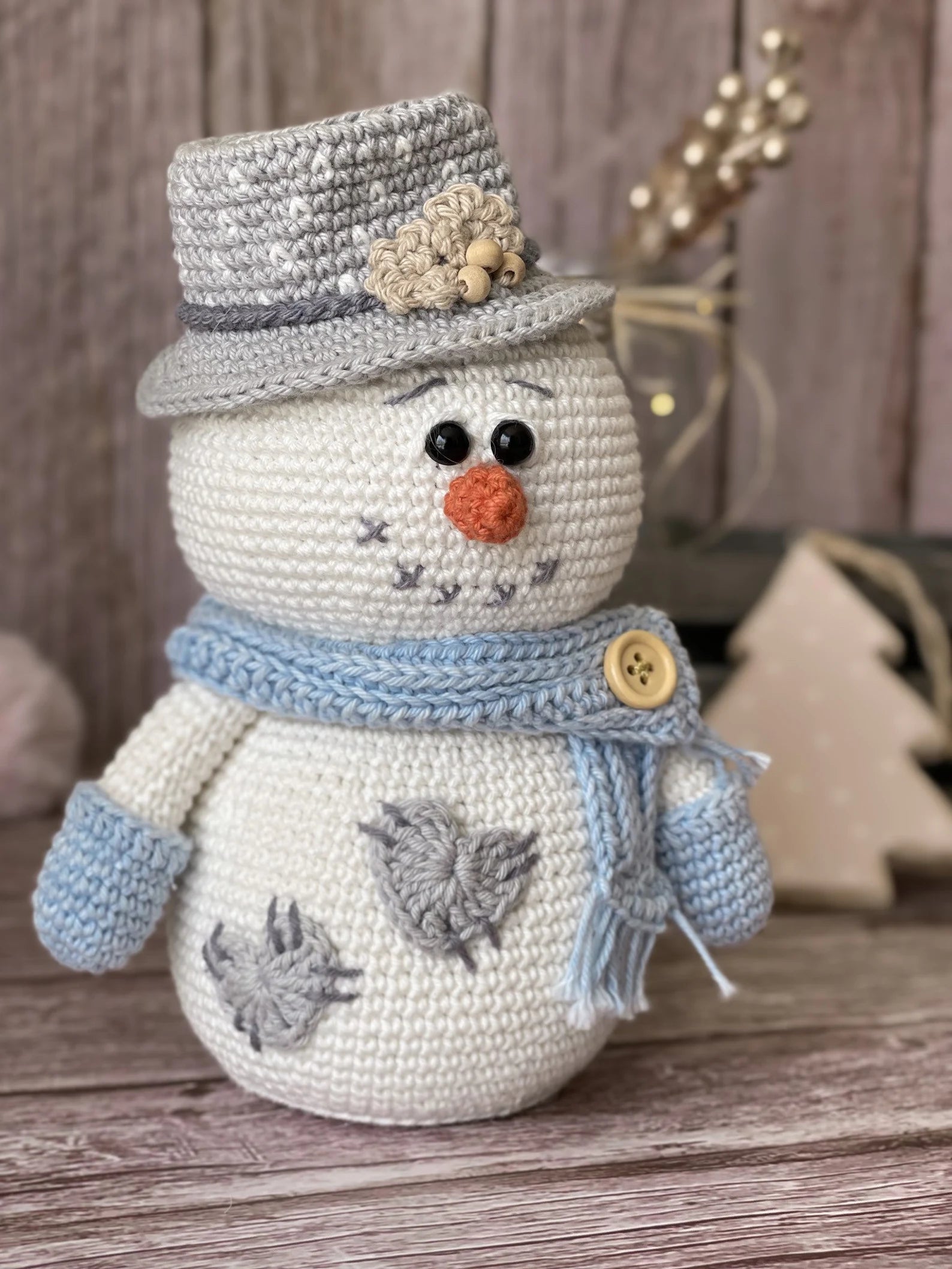 Snowy the snowman amigurumi crochet pattern, instand download. /English - Spanish and French
